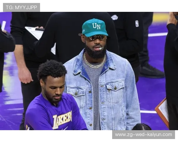 湖人进攻端找到节奏，詹姆斯依旧稳定，湖人官宣詹姆斯